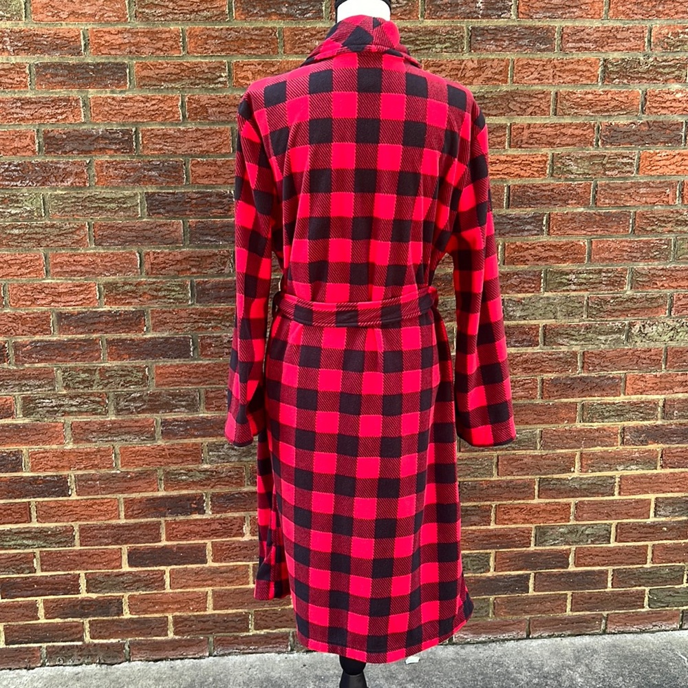Robe - Picture 2 of 8